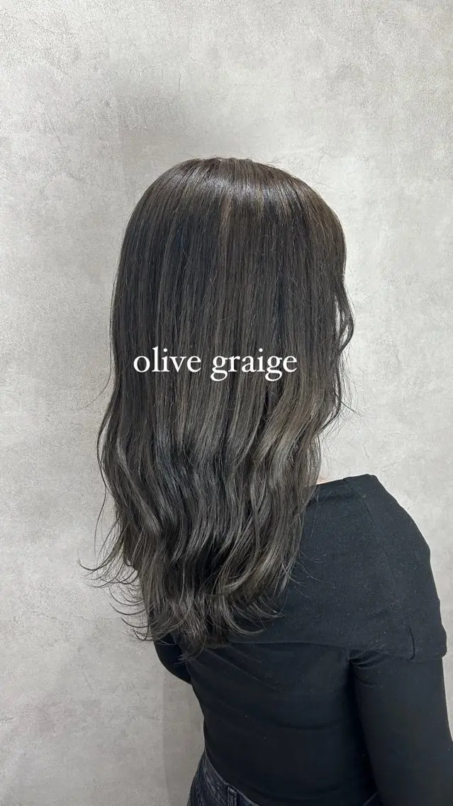 ロング カラー グレージュ オリーブグレージュ オリーブグレー Rin♡透明感ピンク 🎀白肌ラベンダーのヘアスタイル