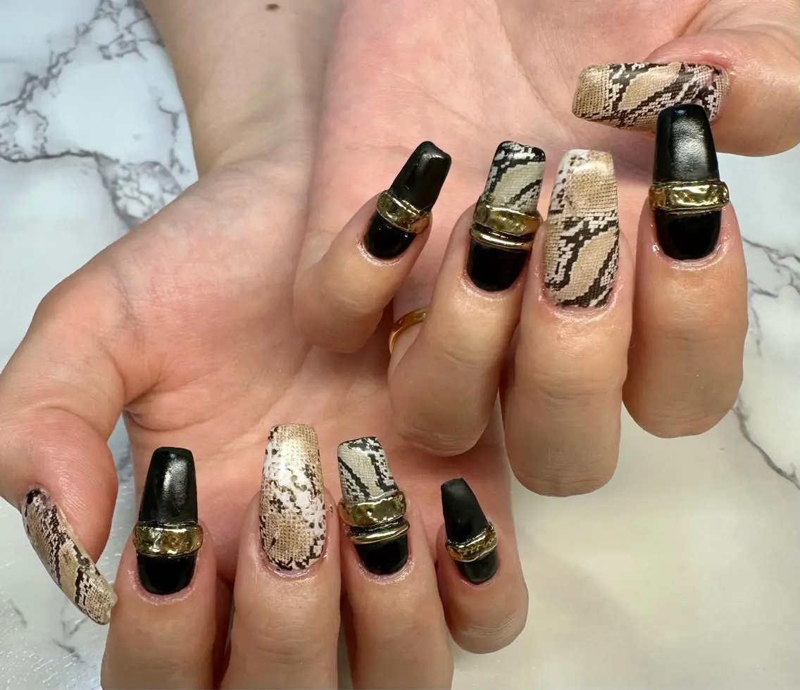 ネイル キラキラネイル マグネットネイル ミラーネイル ニュアンスネイル ワンカラーネイル Mai’s nailのネイルデザイン