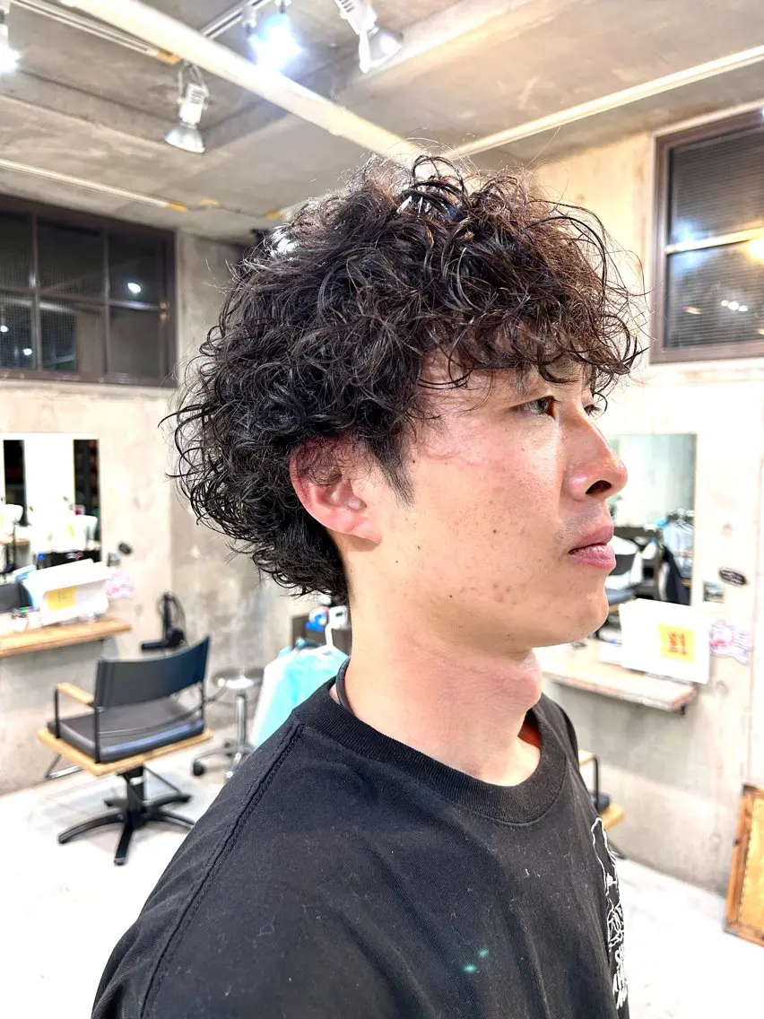 ショート パーマ メンズ マッシュ メンズパーマ プードルパーマ メンズショート スペインカール メンズパーマ ジンのヘアスタイル