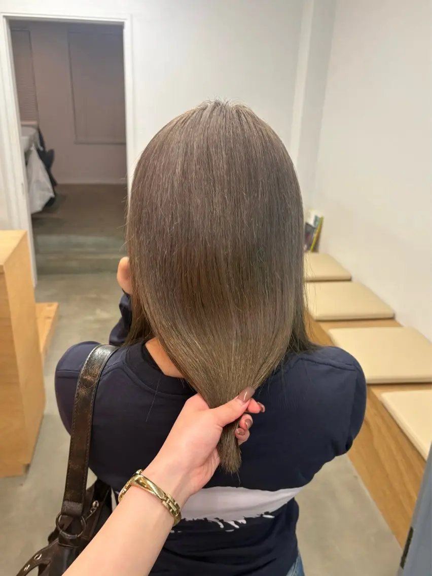 ミディアム カラー 吉野 新菜のヘアスタイル