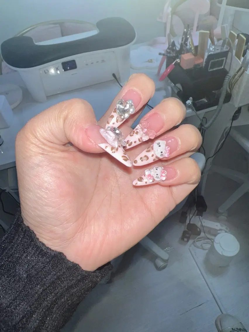 ネイル オーロラネイル チークネイル 長さ出し フットネイル フレンチネイル ハンドネイル Lee Nailsのネイルデザイン