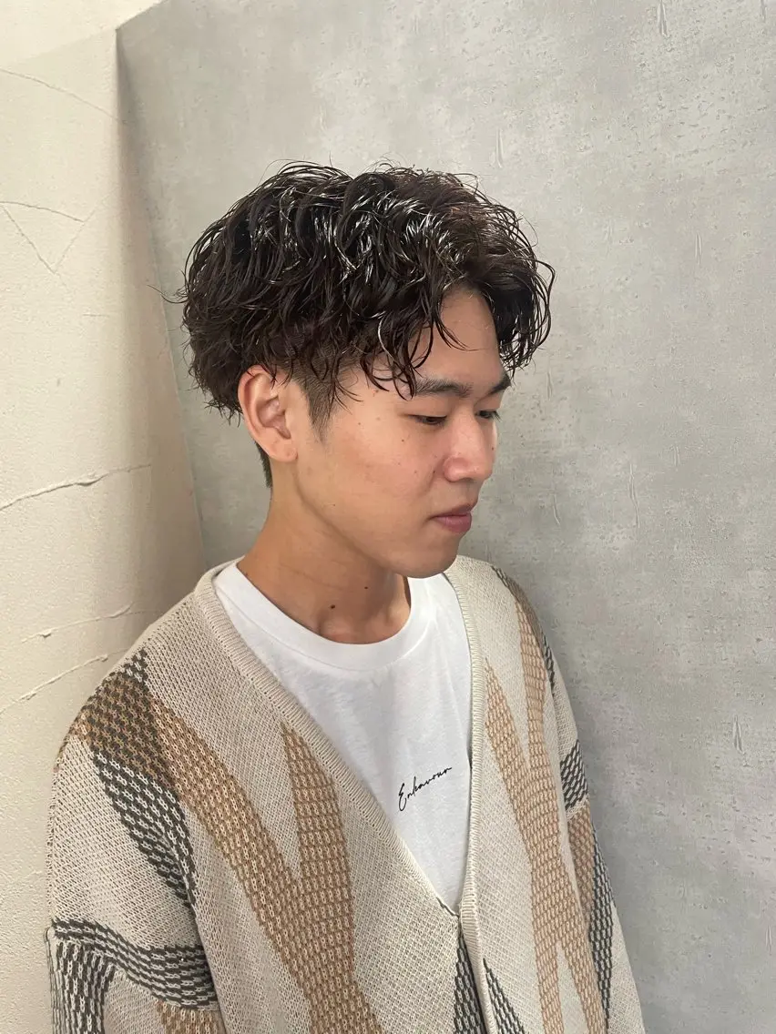 ミディアム パーマ メンズ ミディアムパーマ センターパート メンズパーマ カット パーマ ヘアセット 心斎橋/メンズ /ルレイル/地形真希のヘアスタイル