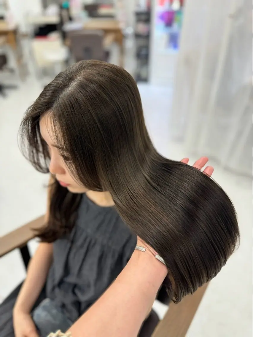 ロング カラー 坂本 小春のヘアスタイル