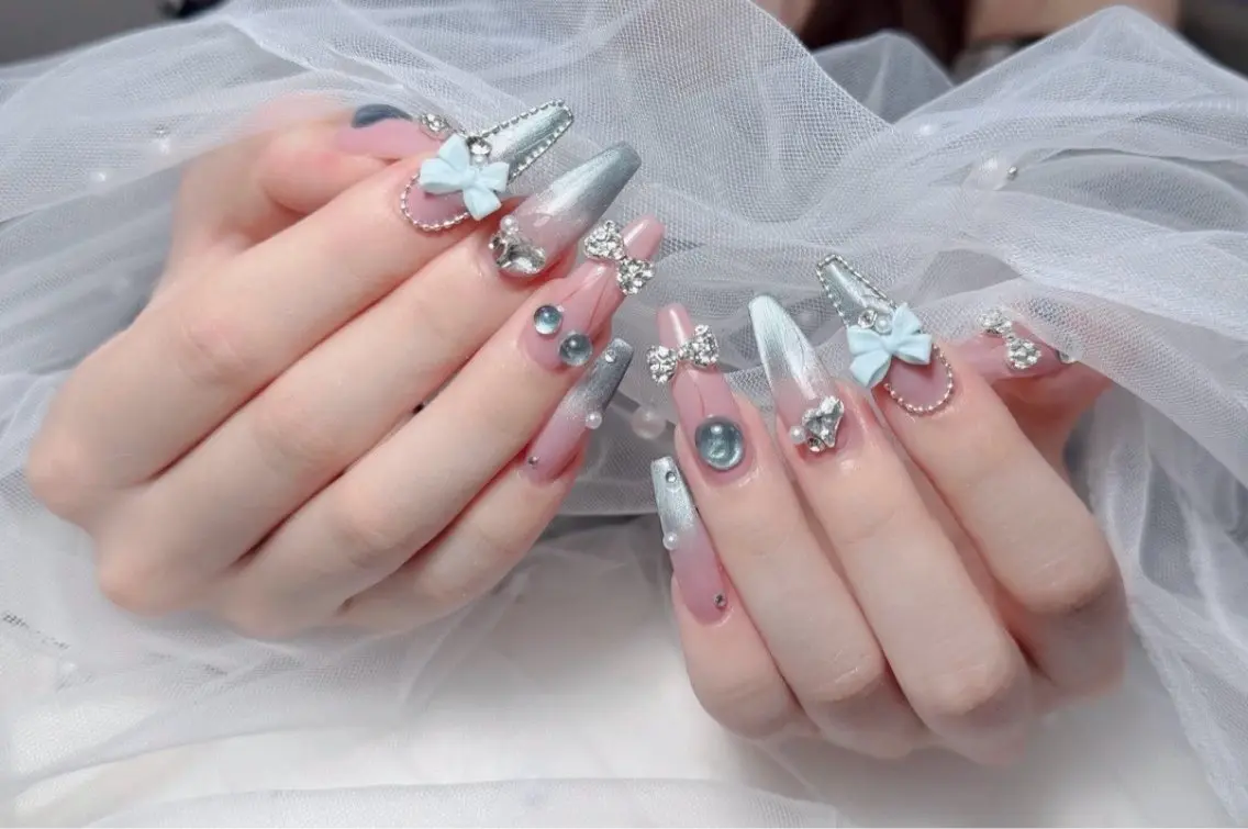 ネイル アートネイル ボルドー フレンチネイル ジェルネイル 氷ネイル・うるうるネイル ハンドネイル Julie Nail Hinのネイルデザイン