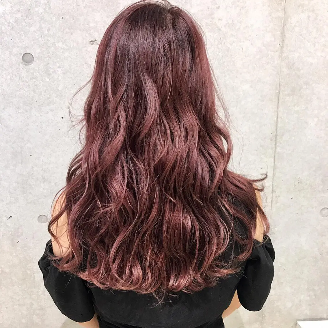 ロング ヘアカラー 飯島 優衣のヘアスタイル