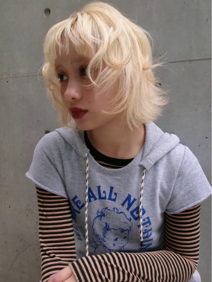 ミディアム カラー 抜きっぱなしブロンド ブロンド ヘアカラー トリートメント ura/デザイン/ ハイトーン/個性派のヘアスタイル