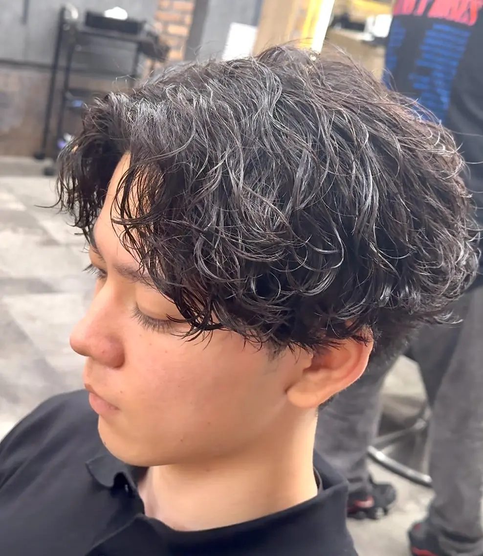 パーマ メンズ カット パーマ シャドウ/フェザー 朝崎倭斗のヘアスタイル