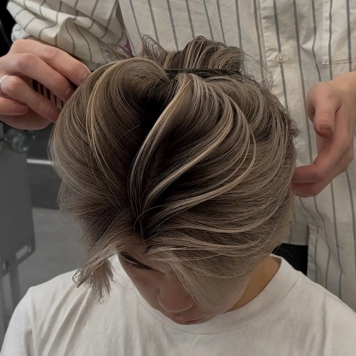 ミディアム カラー パーマ ヘアアレンジ メンズ カット ヘアカラー パーマ トリートメント ヘアセット メンズバレイヤージュ 🌫ハイライトのヘアスタイル