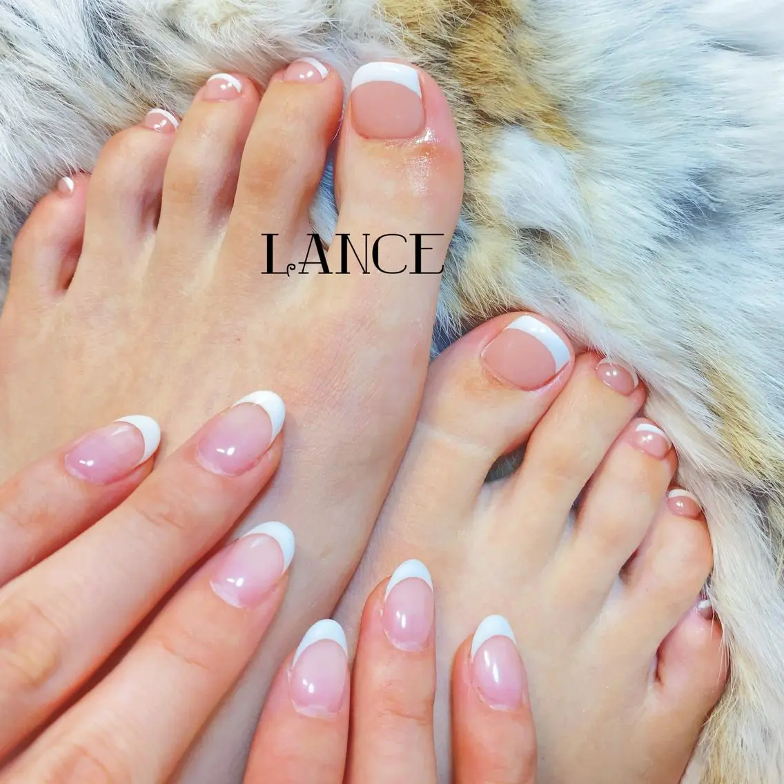 ミディアム ネイル オーロラネイル フレンチネイル ワンホンネイル 冬ネイル ハンドネイル Lance nailのネイルデザイン