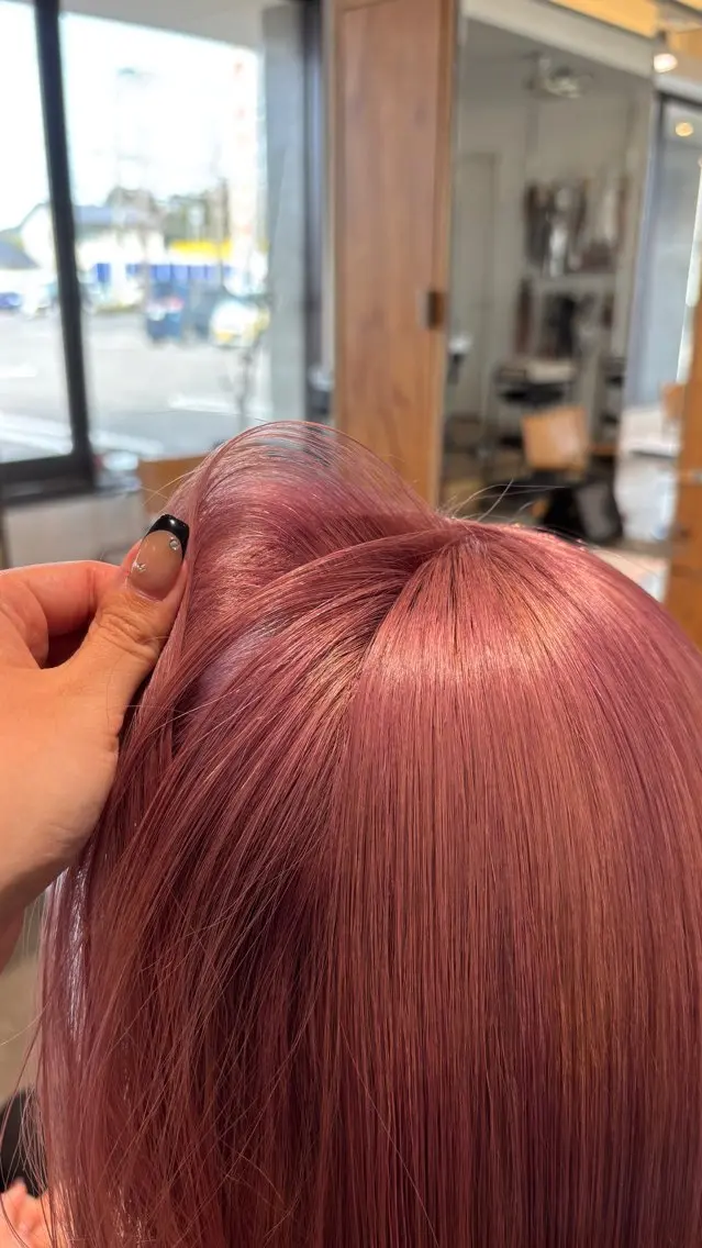 セミロング カラー ピンクカラー ホワイトピンク ヘアカラー トリートメント 小木曽 里華のヘアスタイル