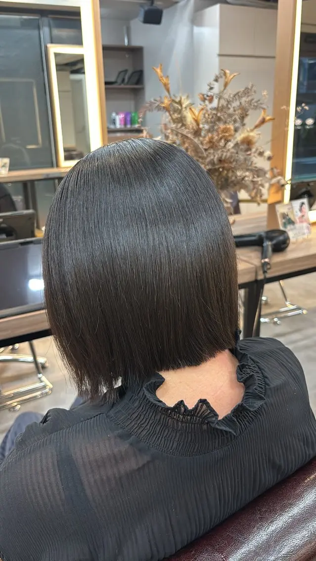 カット 縮毛矯正 レイヤー✂︎ぷつボブ 艶カラー🤍noaのヘアスタイル