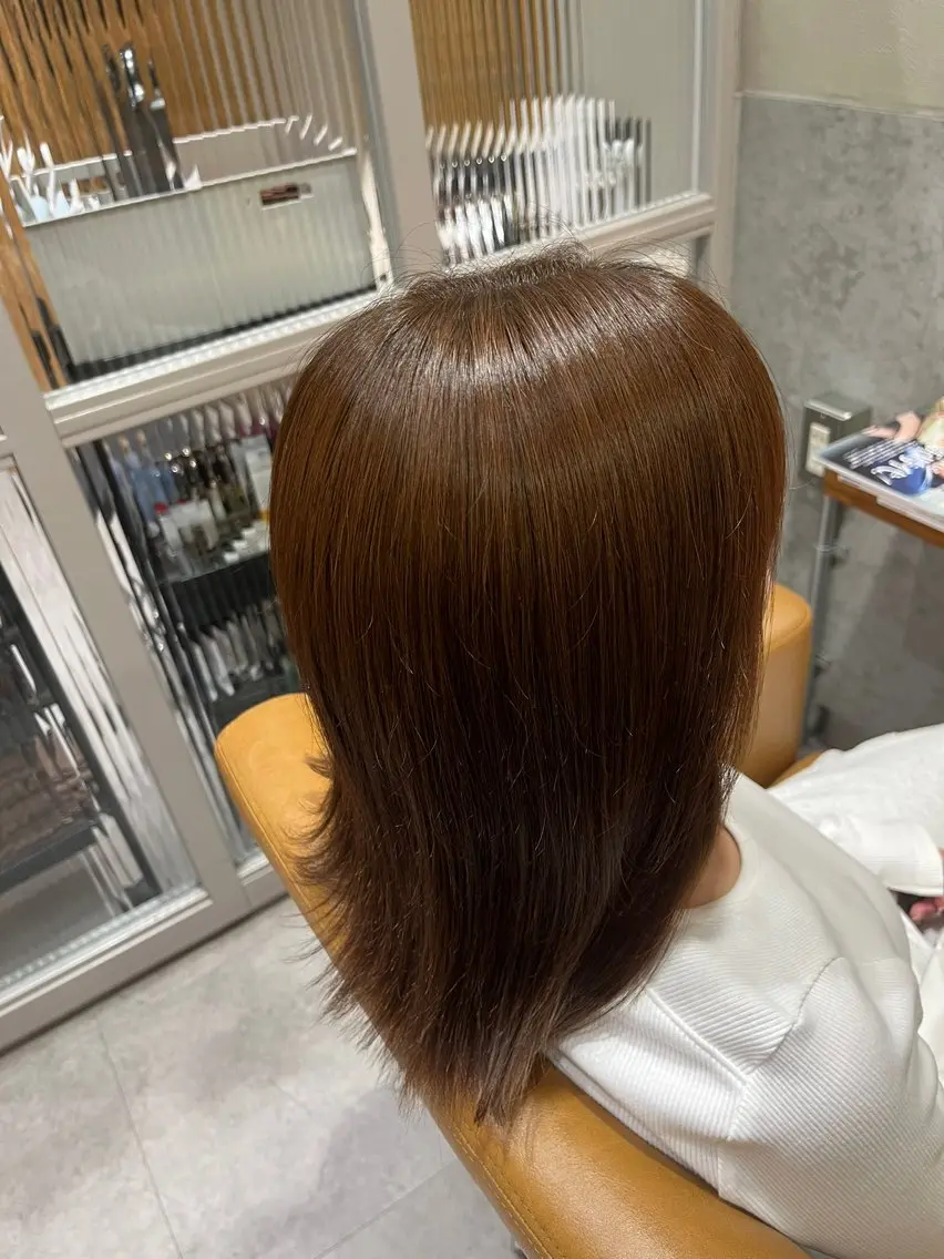 セミロング カラー 髪質改善 鈴木 凜のヘアスタイル