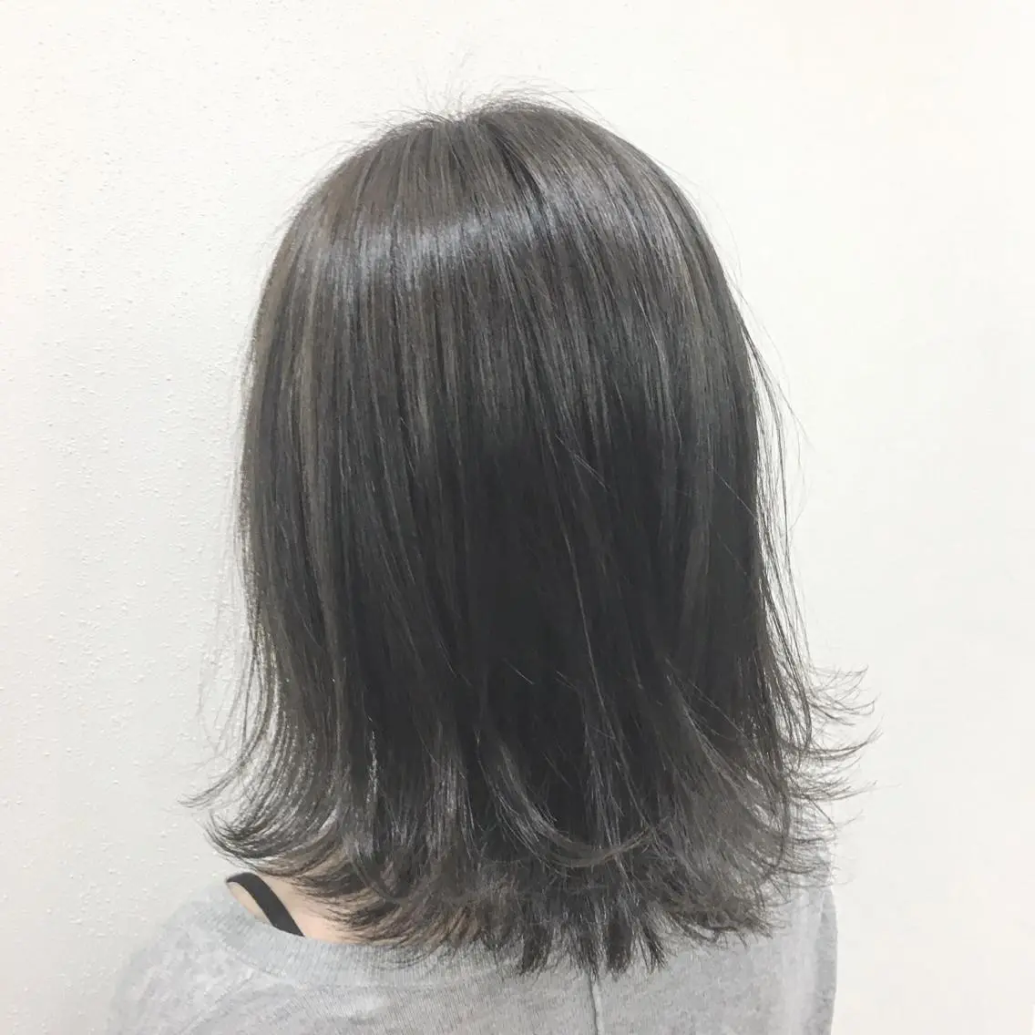ミディアム カラー アッシュ ブルーカラー ブルーアッシュ オレンジ 外ハネヘア ノンダメージ髪質改善 カラー💎/KURAのヘアスタイル