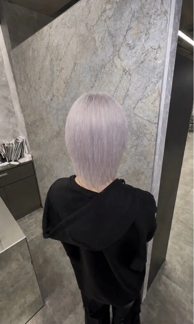 ミディアム カラー ブリーチ 抜きっぱなしブロンド ヘアカラー misaki /ハイトーンカラーのヘアスタイル