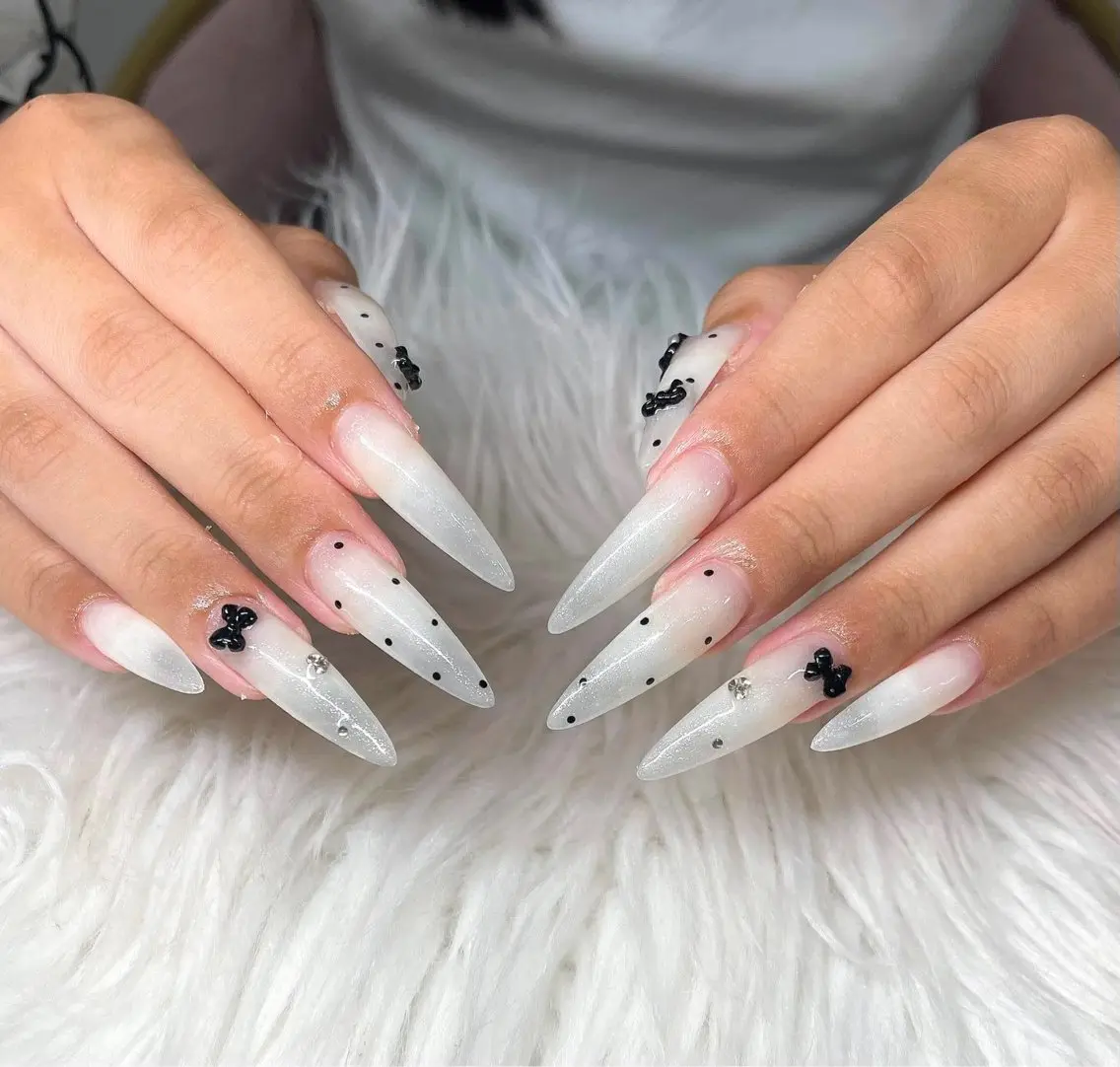 ネイル 長さ出し グラデーション 卒業式 キラキラネイル マグネットネイル Lee Nailsのネイルデザイン