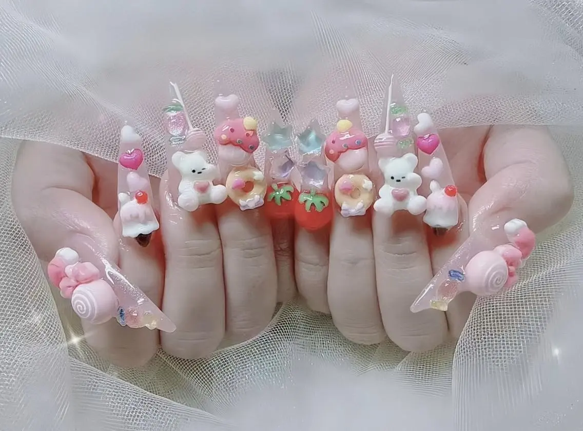 ネイル オーロラネイル チークネイル 成人式 長さ出し フットネイル Kana🌻マツエク &Nailサロン💛のネイルデザイン