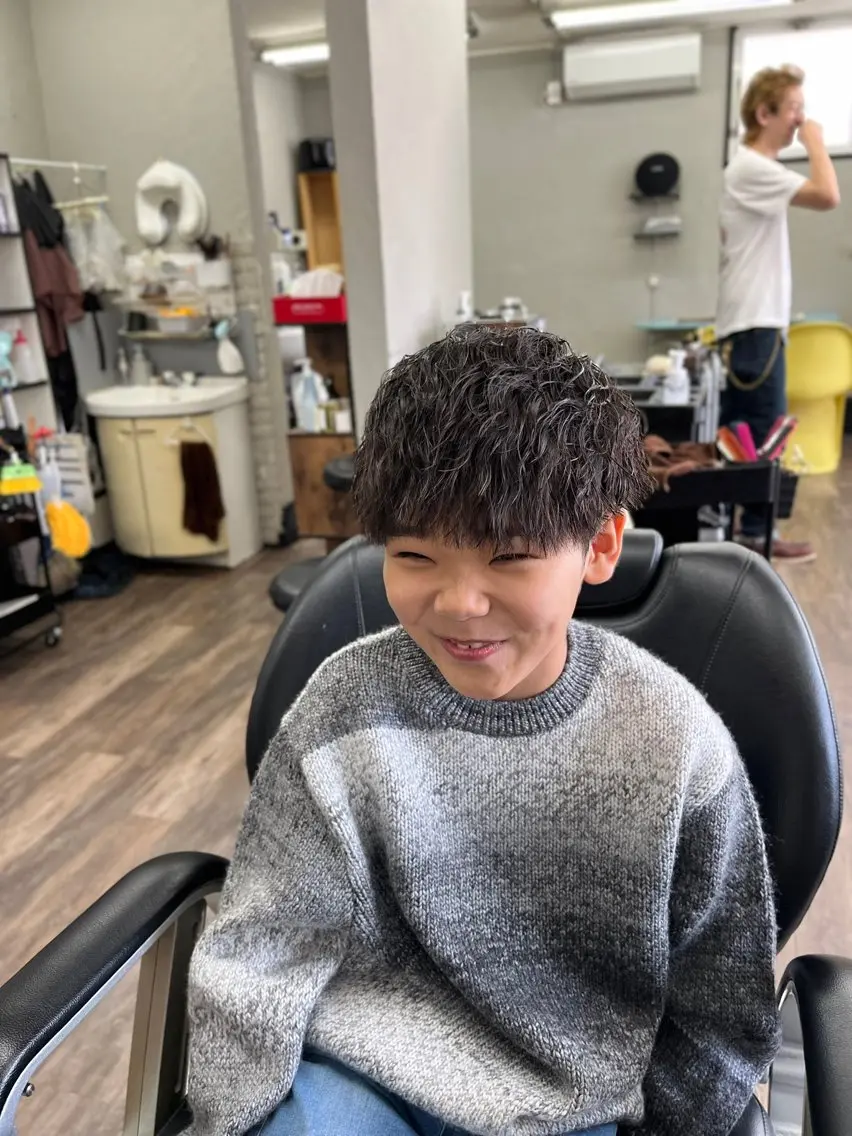 ミディアム パーマ メンズ ミディアムパーマ メンズパーマ 学生（メンズ向け） 学生 カット パーマ 橋本 拳史郎のヘアスタイル
