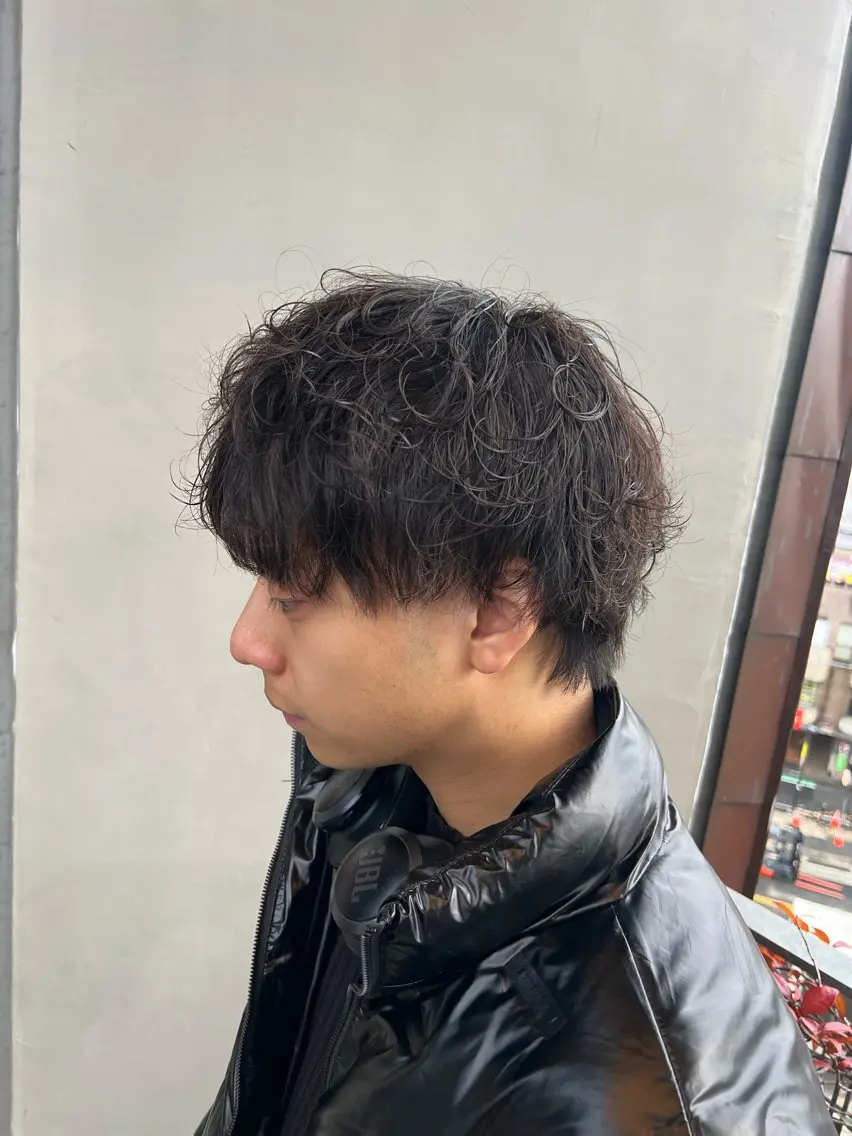 パーマ メンズ カット パーマ トリートメント ダブルカラー寒色系 ボリューム改善ハヤトのヘアスタイル