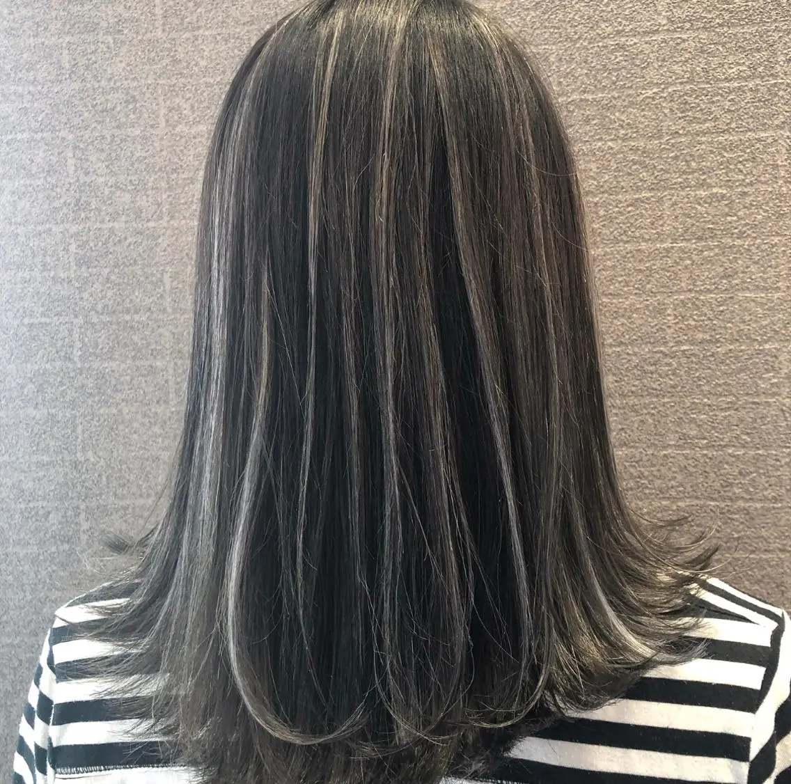 ミディアム カラー ヘアアレンジ バレイヤージュ デザインカラー ハイライトカラー ハイライト レイヤーカット アンドウ ユウ/ レイヤーカット/韓国のヘアスタイル