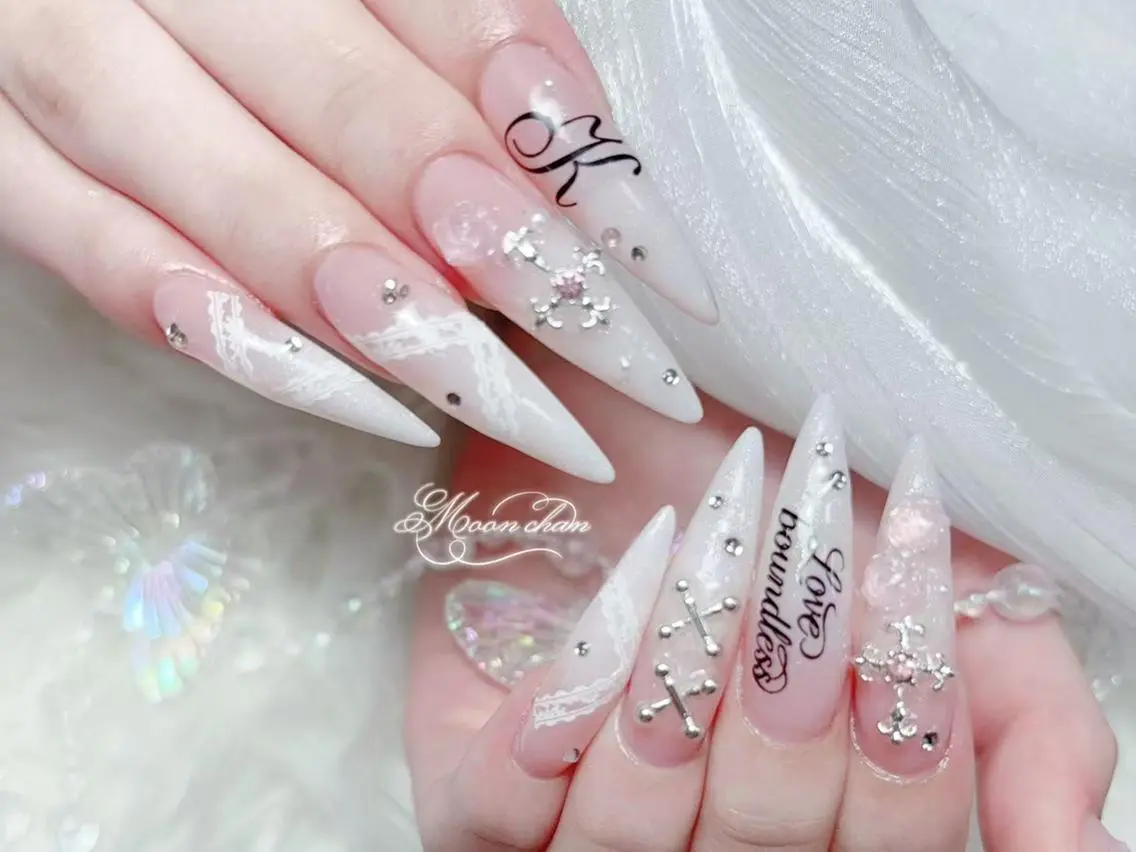 ネイル 長さ出し キラキラネイル 韓国ネイル ロングネイル マグネットネイル ハンドネイル ハンドケア KTNail 🎀 長さ出し専門店のネイルデザイン