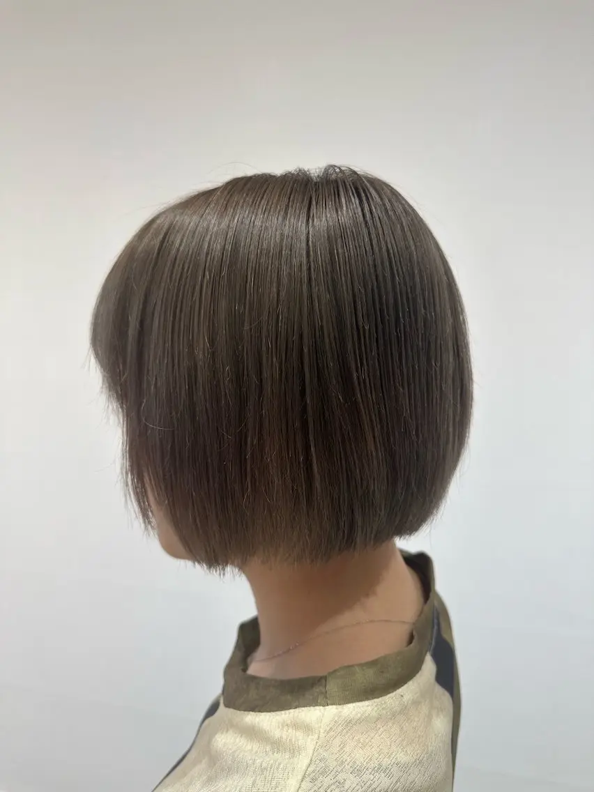 ショート カラー ブリーチ シルバー カット ヘアカラー 勝見 美春のヘアスタイル