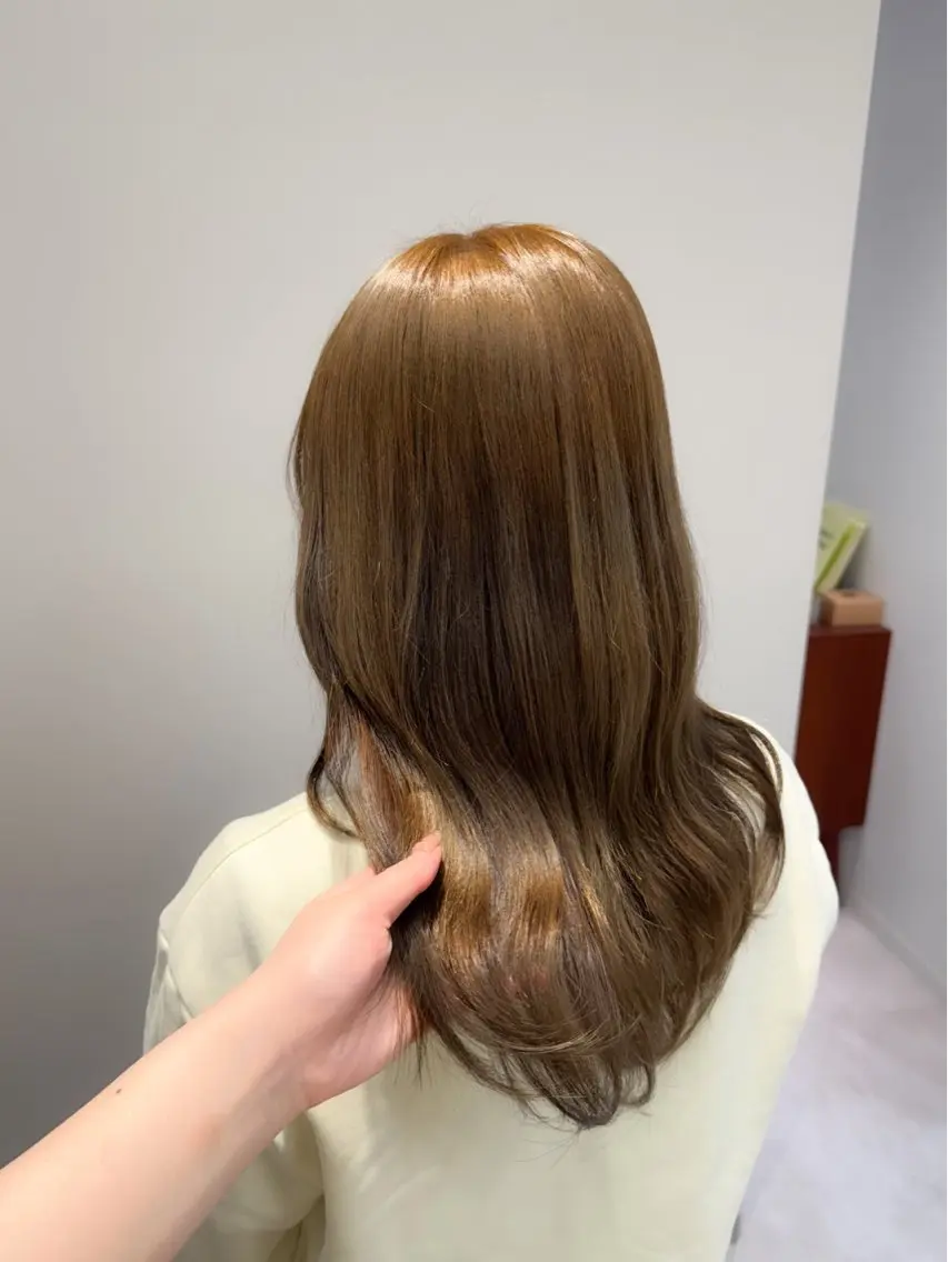 セミロング カラー ヘアアレンジ ブリーチ ダブルカラー イヤリングカラー イルミナカラー ブリーチなしカラー カット 立川レイヤー 透明感カラーaoiのヘアスタイル
