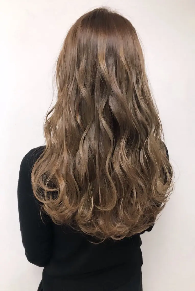 ロング パーマ 柴田 冬羽のヘアスタイル