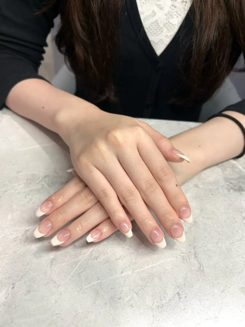 ネイル フレンチネイル シンプルネイル Ada  立川 Rinのネイルデザイン