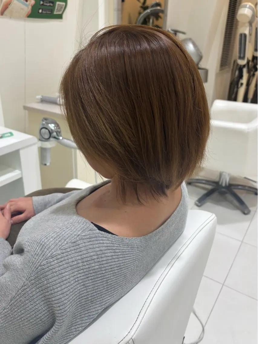 ショート ヘアカラー 江崎 浩花のヘアスタイル