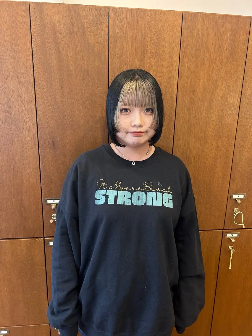 ショート カラー 廣瀬 美月のヘアスタイル