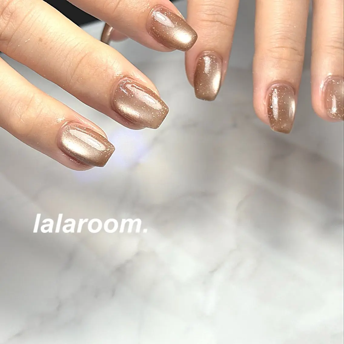 ネイル キラキラネイル マグネットネイル オフィスネイル ワンカラーネイル シンプルネイル ハンドネイル lala room.のネイルデザイン