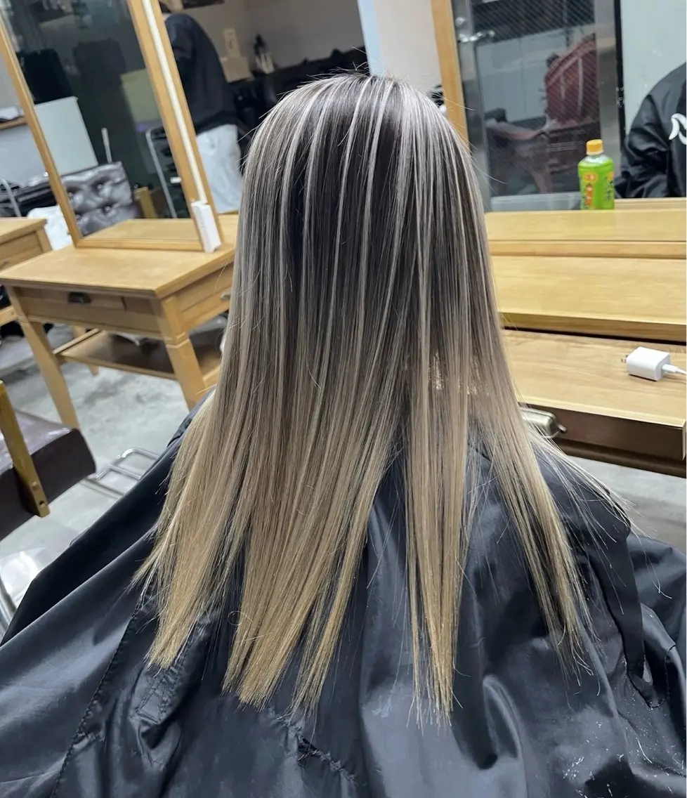 セミロング カラー バレイヤージュ ベージュカラー ホワイトベージュ レイヤーカット ヘアカラー トリートメント 指名数No.1 /NAOYAのヘアスタイル