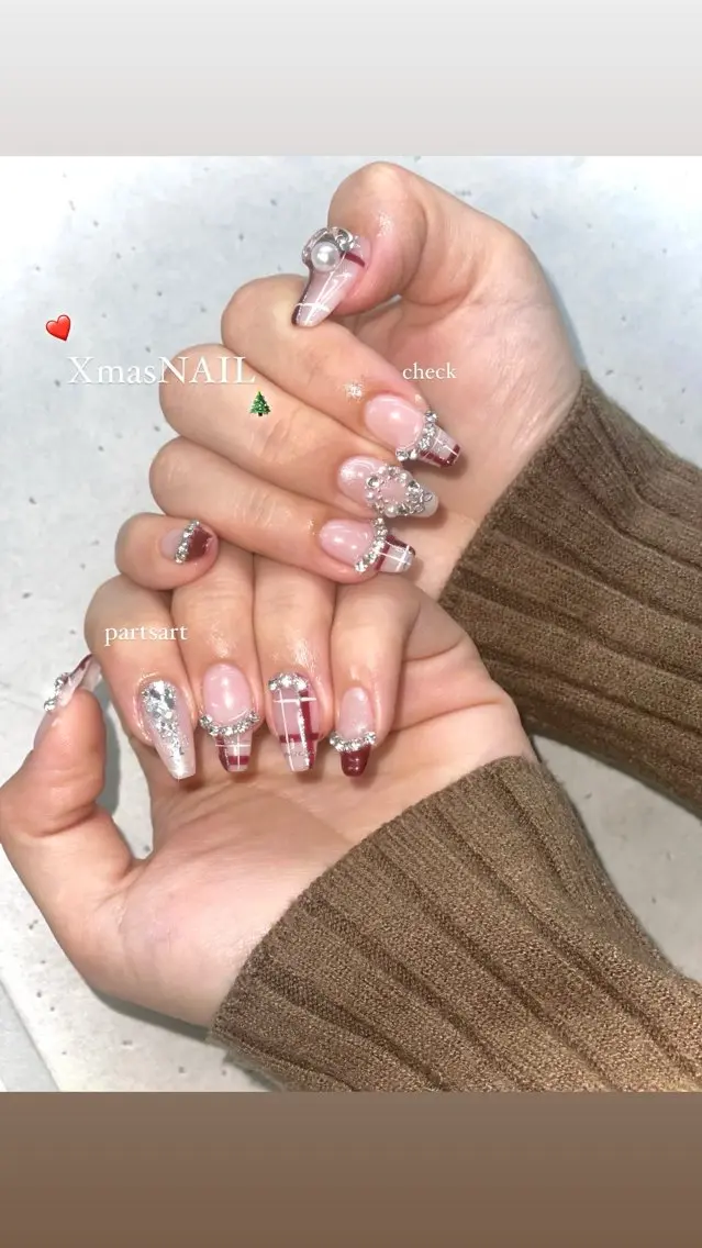 ネイル アートネイル キラキラネイル ロングネイル ニュアンスネイル 赤色 ハンドネイル Nobody _Renのネイルデザイン