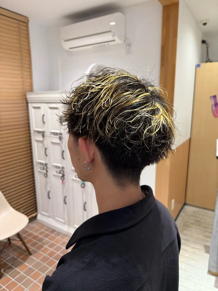 カラー パーマ メンズ メンズメッシュ メンズパーマ メッシュ メンズ特化 前橋 サトウリョウタのヘアスタイル