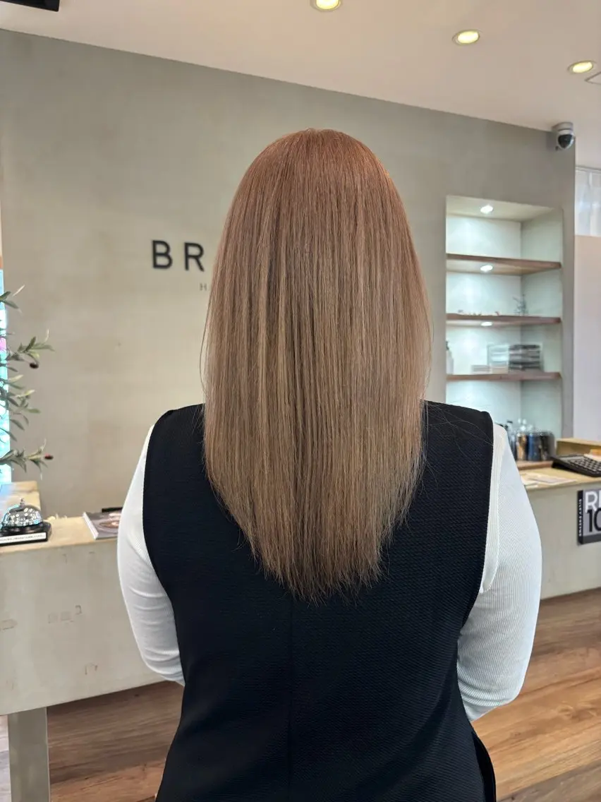ロング カラー ブリーチ 髙木琉菜／レイヤー ／シャギーカットのヘアスタイル