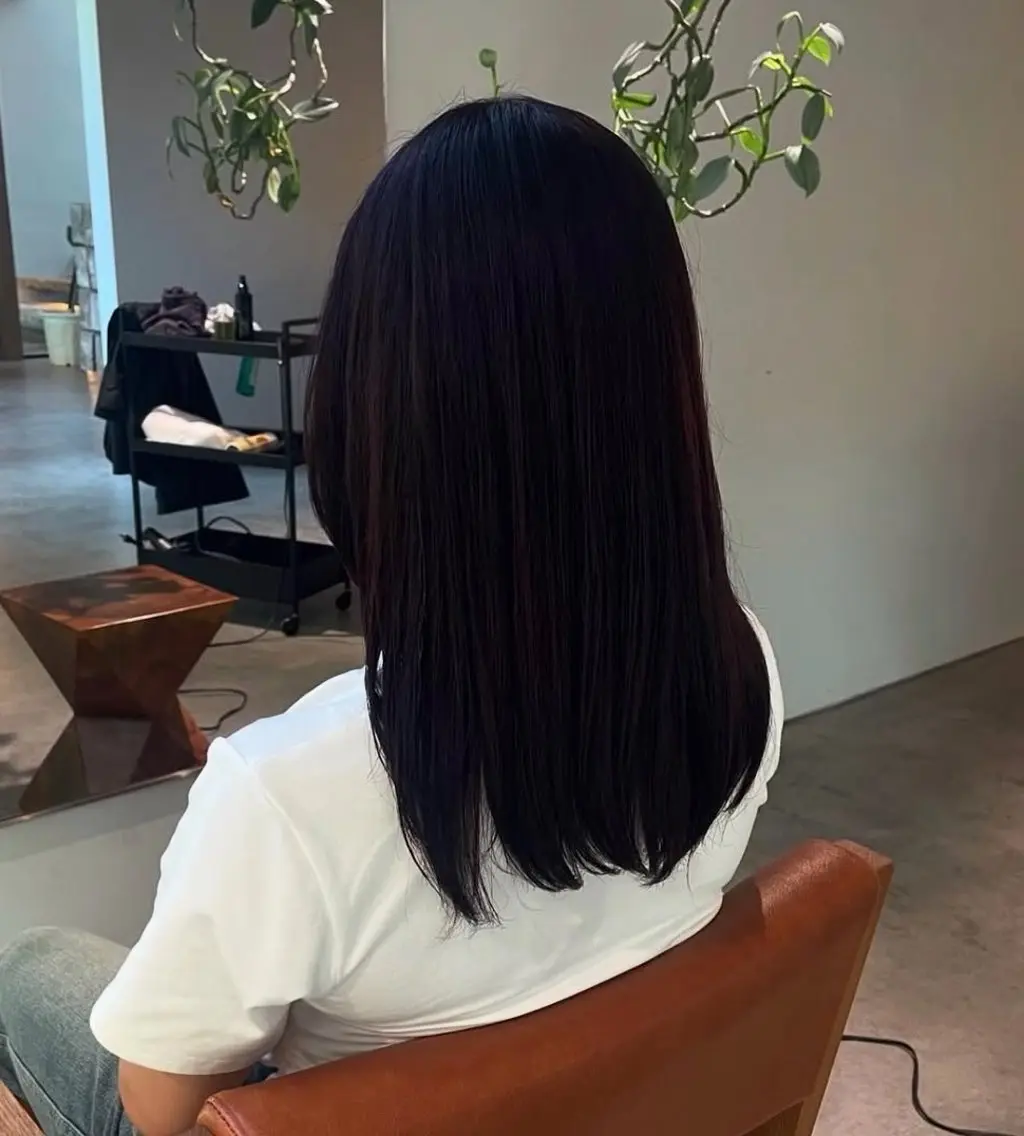 セミロング パープルカラー ヘアカラー 上地 ㅤ⠀虹奈のヘアスタイル