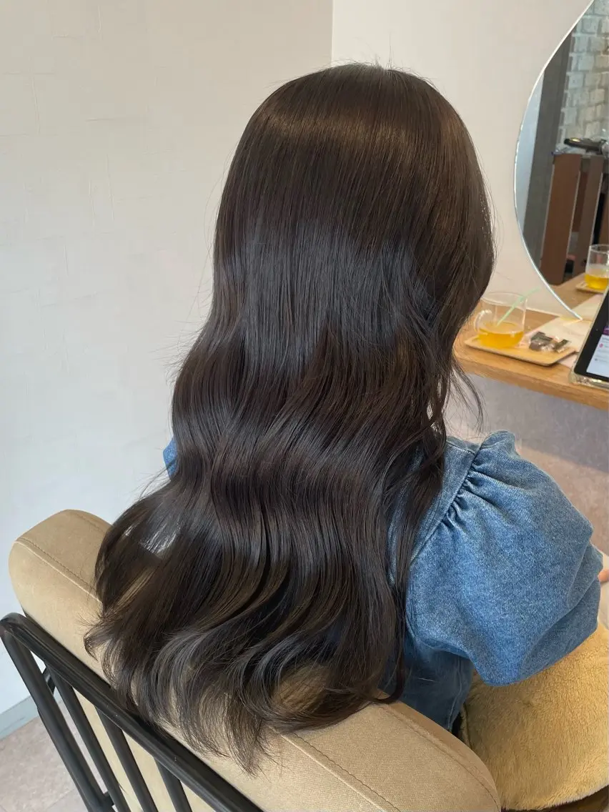 カラー グレージュ 井上 嘉名のヘアスタイル