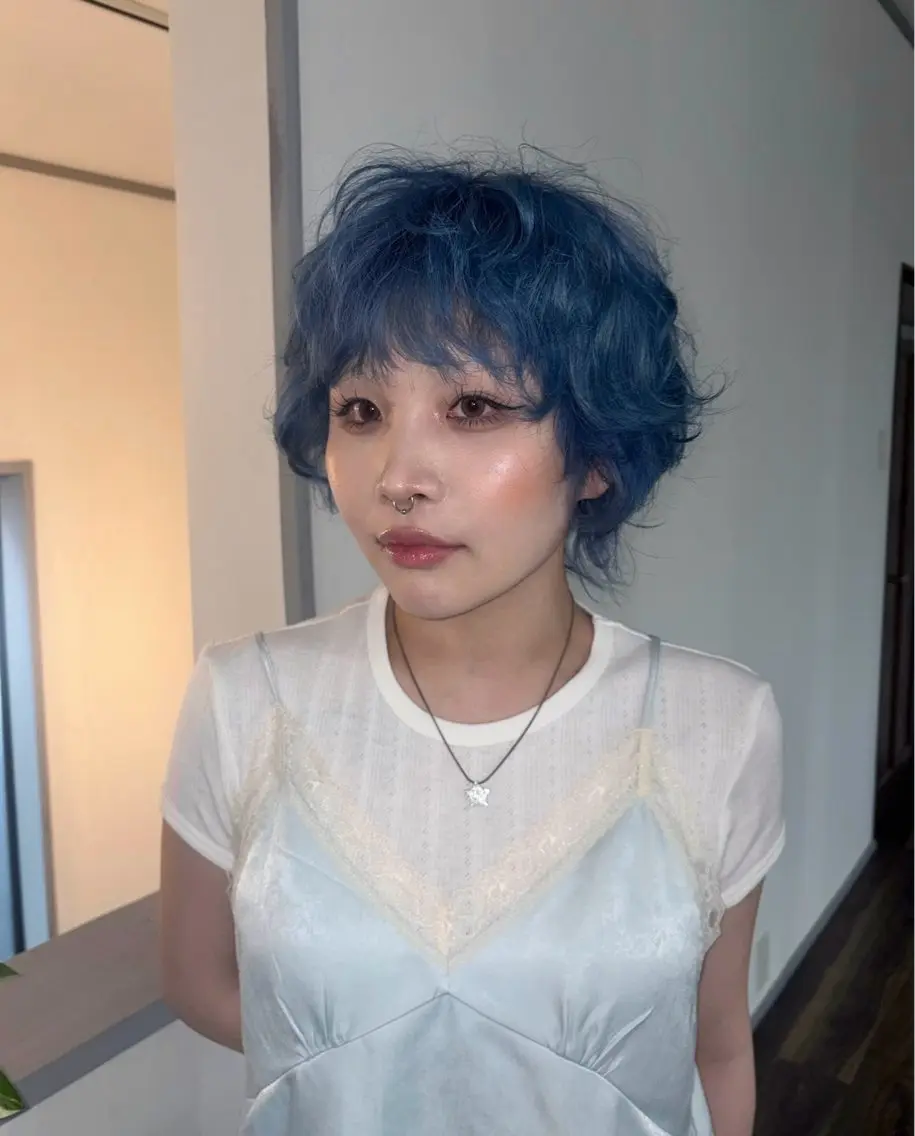 ショート ヘアカラー レイヤー🩶🎀 ブリーチ/なるのヘアスタイル
