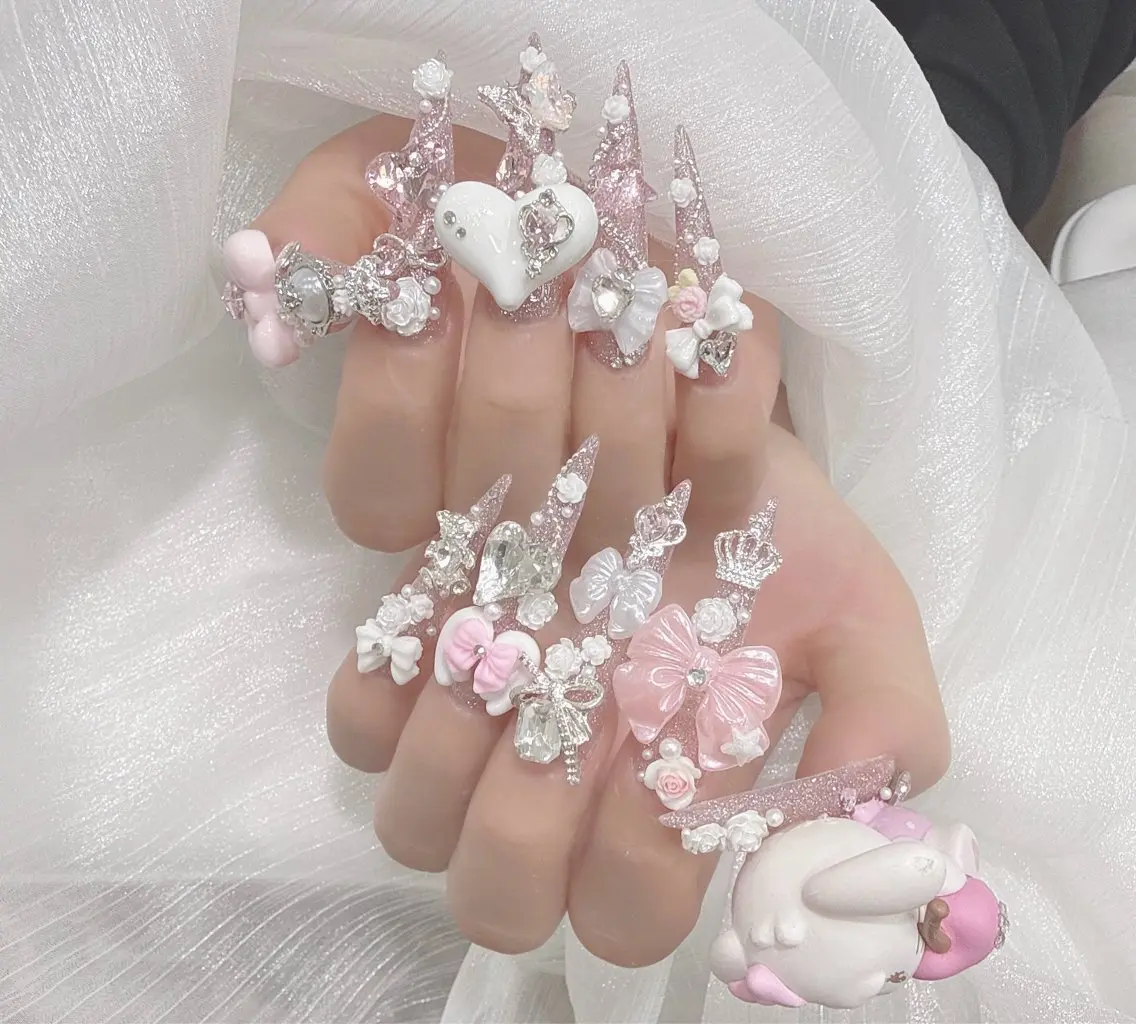 ネイル アートネイル オーロラネイル ボルドー チークネイル フレンチネイル ハンドネイル Sakura Nail Salonのネイルデザイン