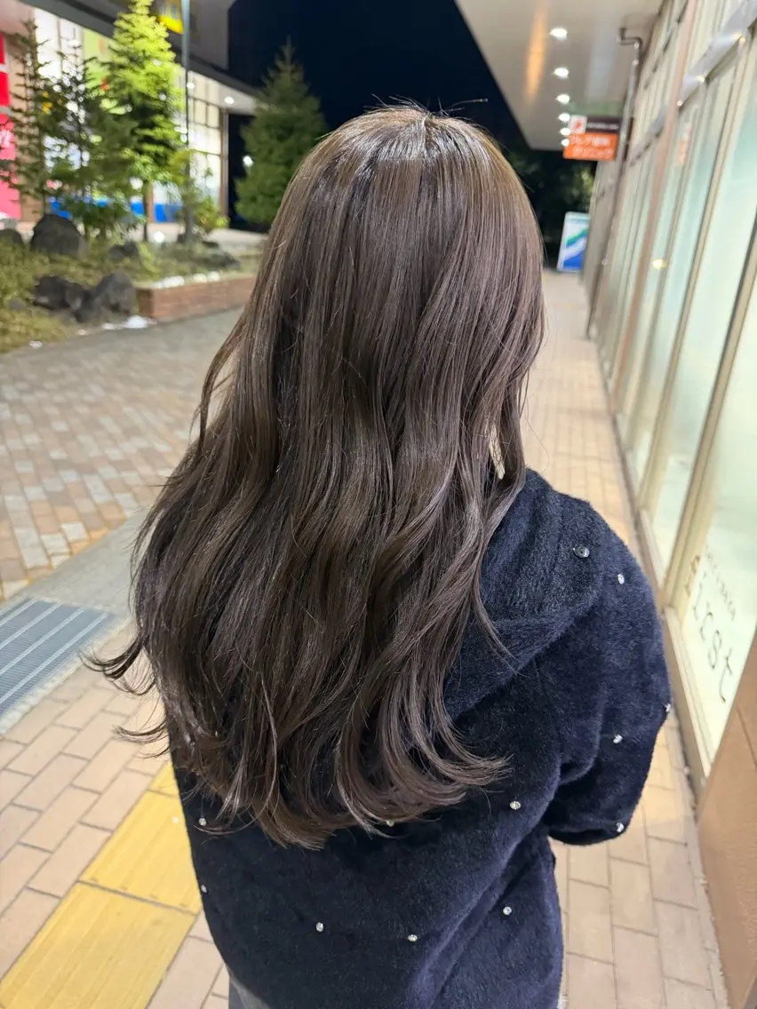 ロング カラー ベージュカラー オリーブベージュ 顔まわりレイヤー 顔周りカット 伸ばしかけ 加藤 奈菜のヘアスタイル