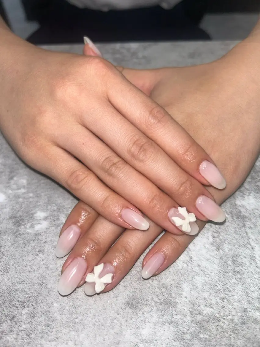 ネイル フレンチネイル グラデーション ワンカラーネイル リボン Naru Kelinailのネイルデザイン