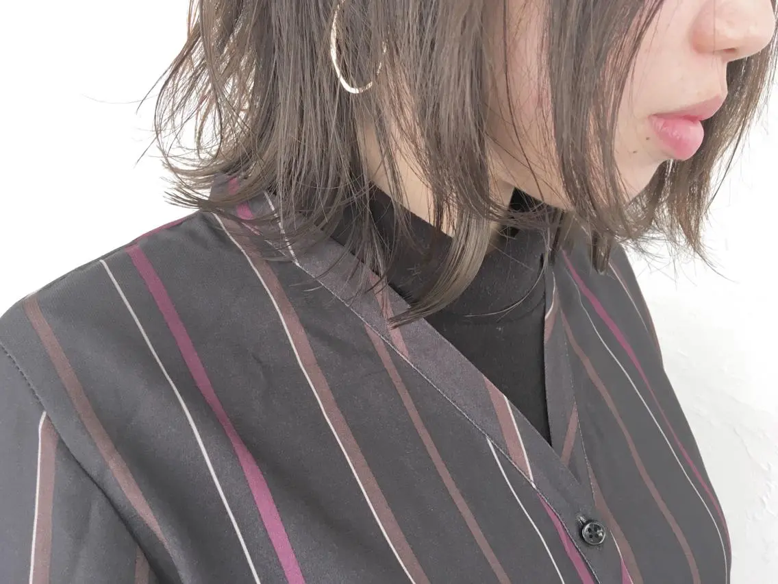 ミディアム カラー パーマ ヘアアレンジ グレージュ 外ハネヘア エグチ アキラのヘアスタイル