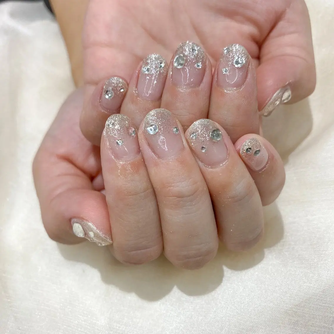 ネイル ラメ(グリッター) ラメグラデーション ストーンネイル muguet🎀 chikaのネイルデザイン