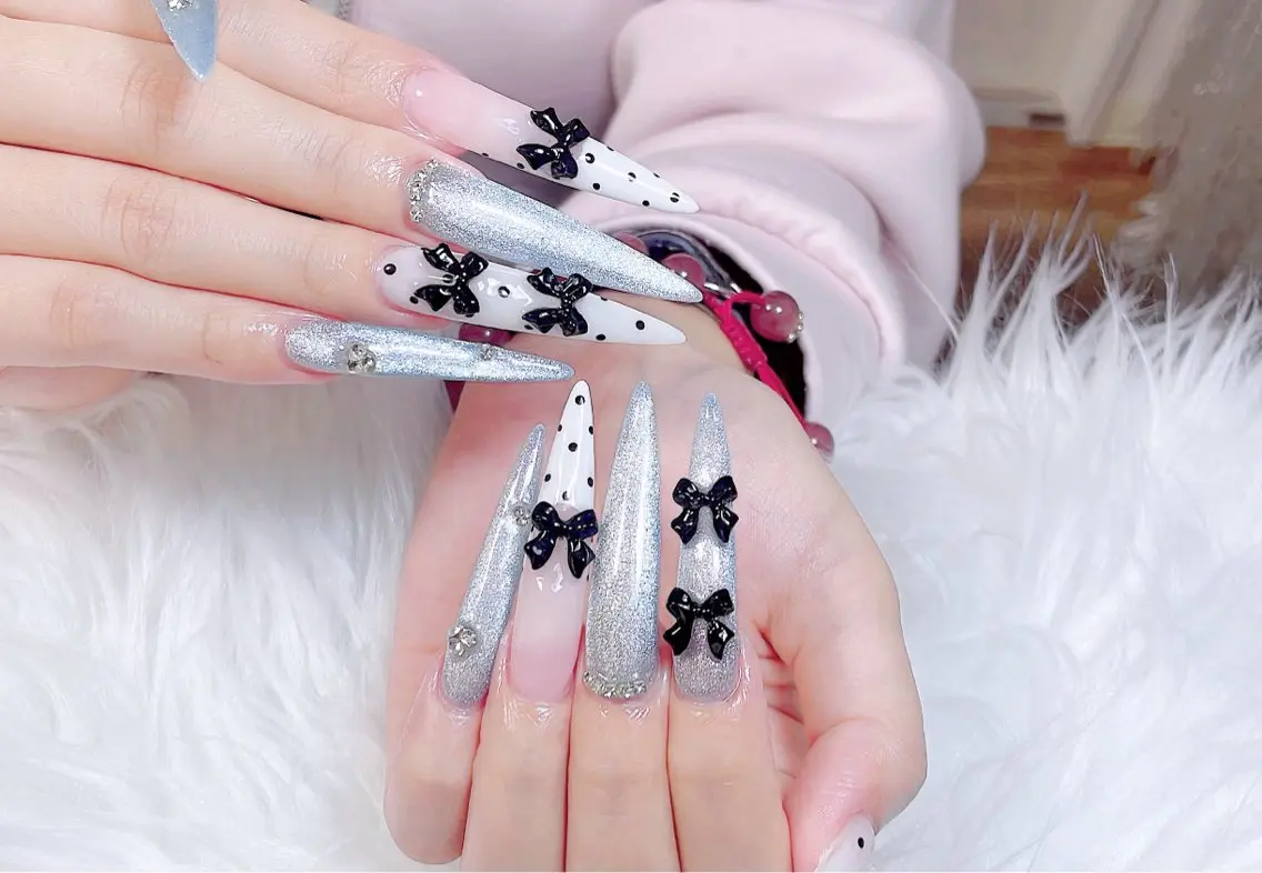 ネイル アニマル柄 チークネイル フラッシュネイル フラワーネイル フットネイル ハンドネイル B·U Nail大宮 長さだし専門店のネイルデザイン