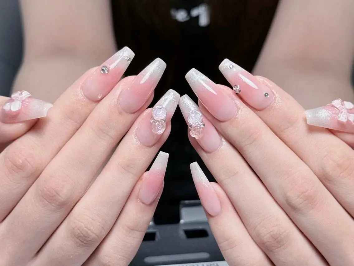 ネイル オーロラネイル 長さ出し フットネイル フレンチネイル ジェルネイル ハンドネイル Belle Nail Salonのネイルデザイン