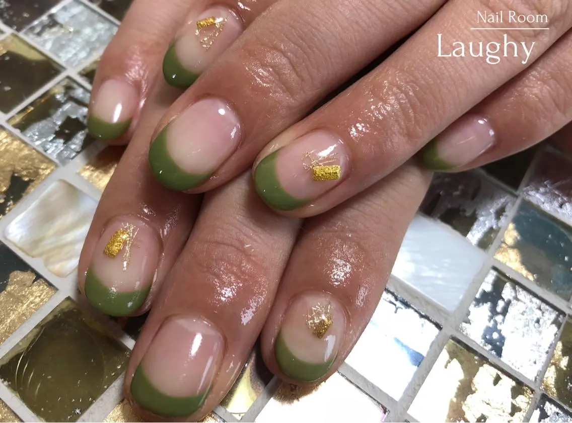 ネイル アートネイル フレンチネイル ゴールド グリーン Nail Room Laughyのネイルデザイン