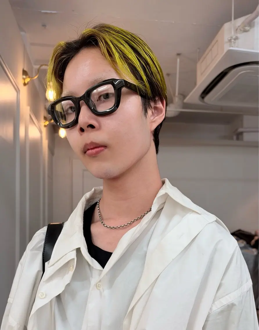 ショート カラー スギヤマ シユのヘアスタイル