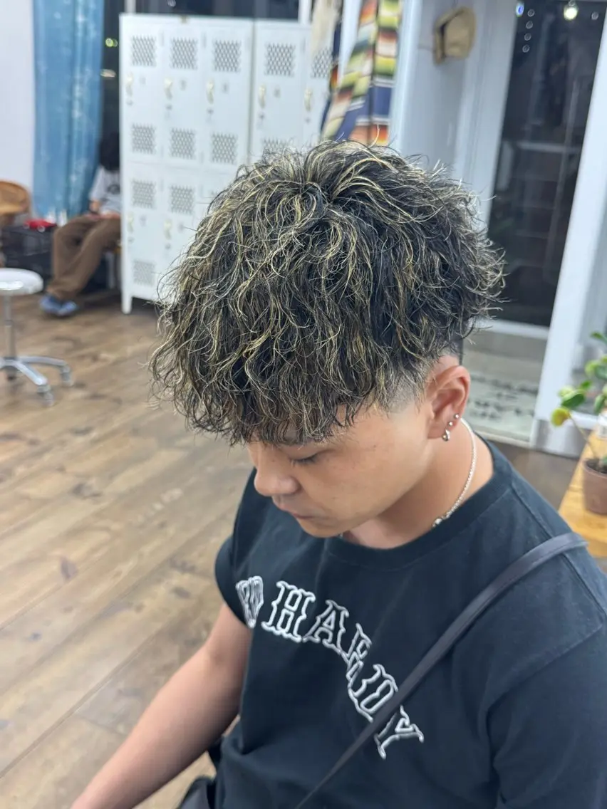 ショート カラー パーマ メンズ メンズハイライト ハイライトカラー ハイライト カット パーマ メンズ特化サロン ユウヘイのヘアスタイル