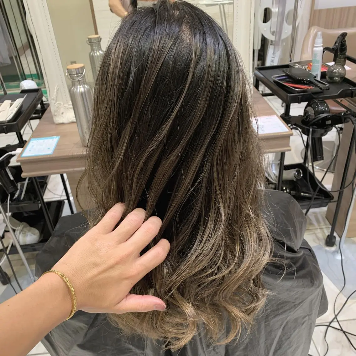 ロング カラー ヘアアレンジ 白髪ぼかしハイライト 茗荷谷駅徒歩2分のヘアスタイル