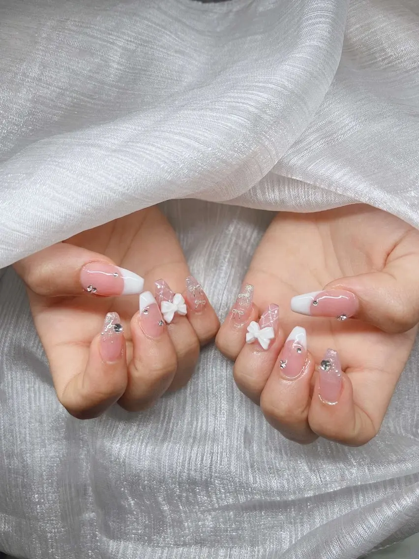 ネイル 長さ出し グラデーション 卒業式 キラキラネイル マグネットネイル Lee Nailsのネイルデザイン